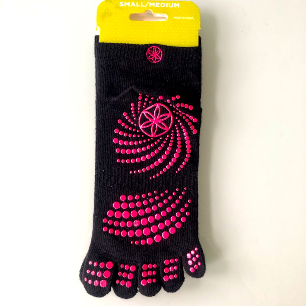 NWOT Yoga socks with grips